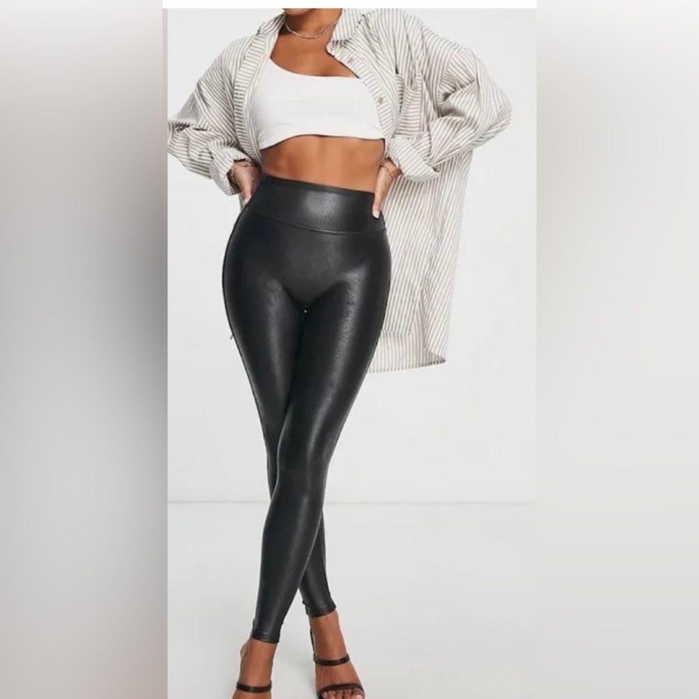 Sleek SPANX Black Faux Leather Leggings